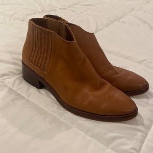 Size 8 brown leather Dolce Vita boots